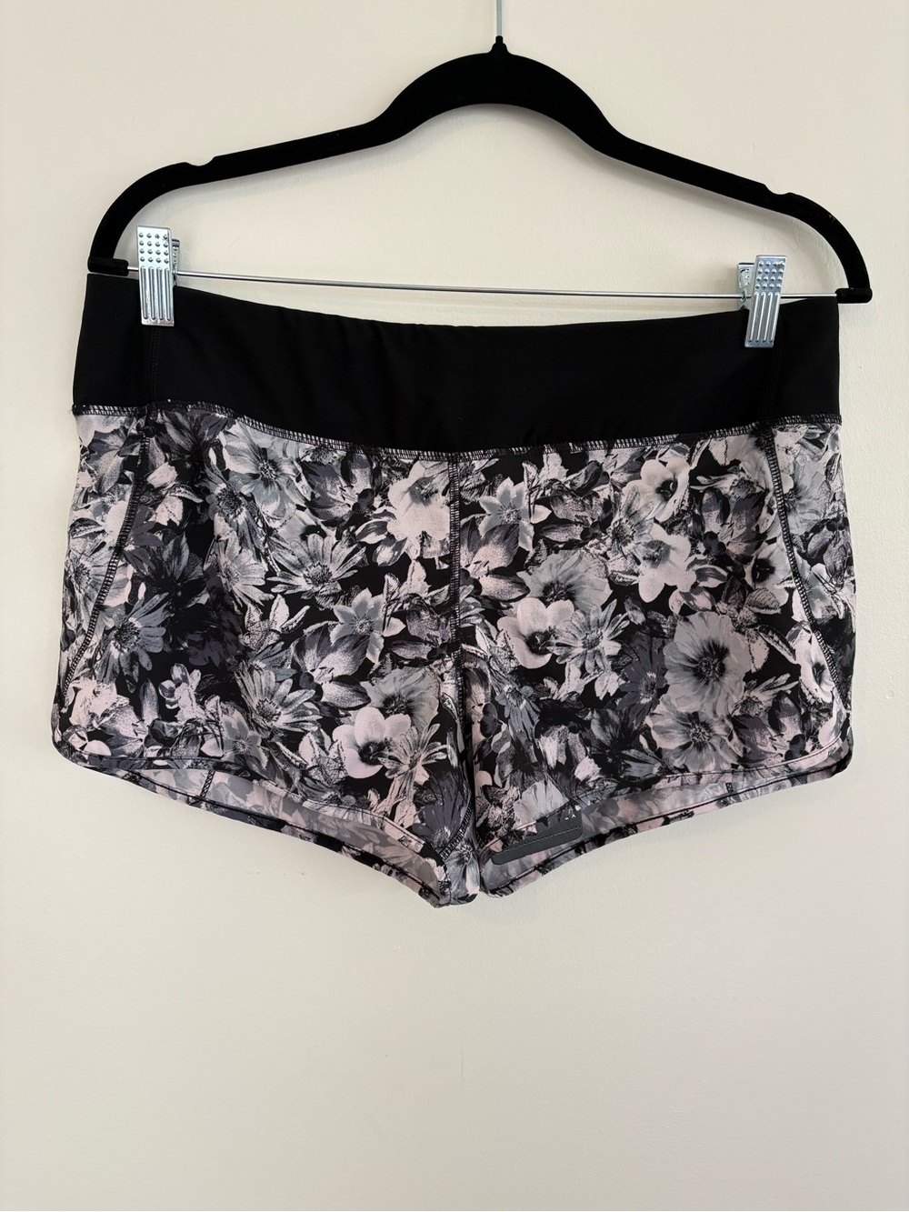 Daisy workout shorts